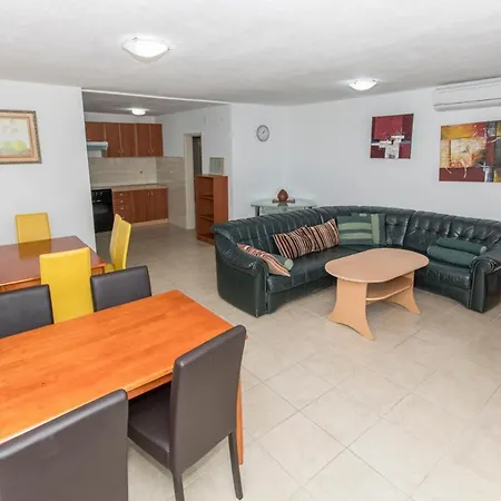 Sleeps 22 With Pool Air Con And Wifi *