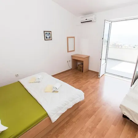 Sleeps 22 With Pool Air Con And Wifi * Makarská