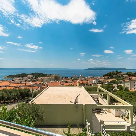 Sleeps 22 With Pool Air Con And Wifi