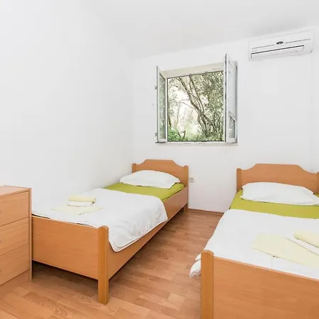 Vila Sleeps 22 With Pool Air Con And Wifi *