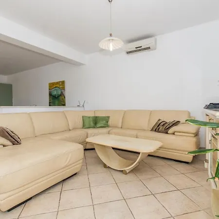 Sleeps 22 With Pool Air Con And Wifi * Makarská