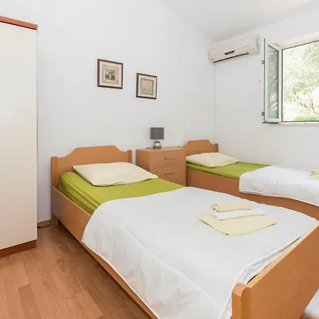 Vila Sleeps 22 With Pool Air Con And Wifi