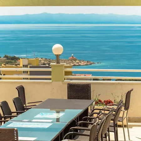 Sleeps 22 With Pool Air Con And Wifi Vila