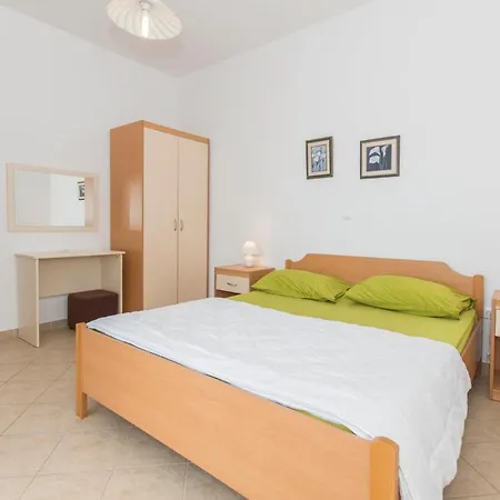 Sleeps 22 With Pool Air Con And Wifi Makarská